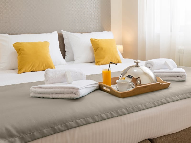 Luxurious Stay With Breakfast at Cleveland